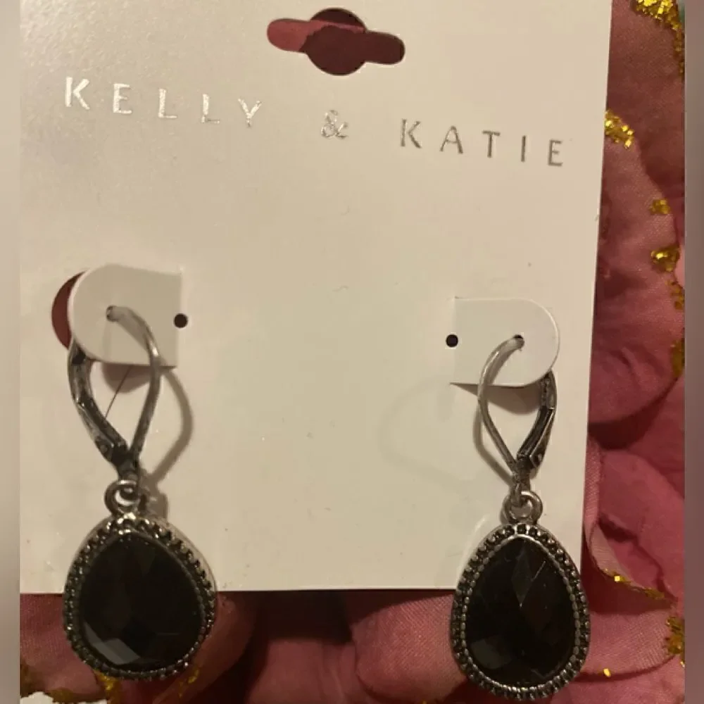 🛍️Women Kelly &Katie Silver Tone Daint Teardrop Black Stone Earrings 🎀